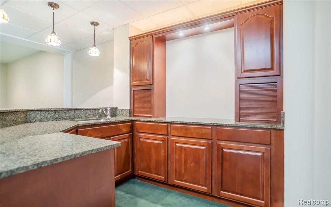 1798 Lone Tree Road Highland, MI 48357 - Photo 49 of 52 l t ll wetbar2.jpg