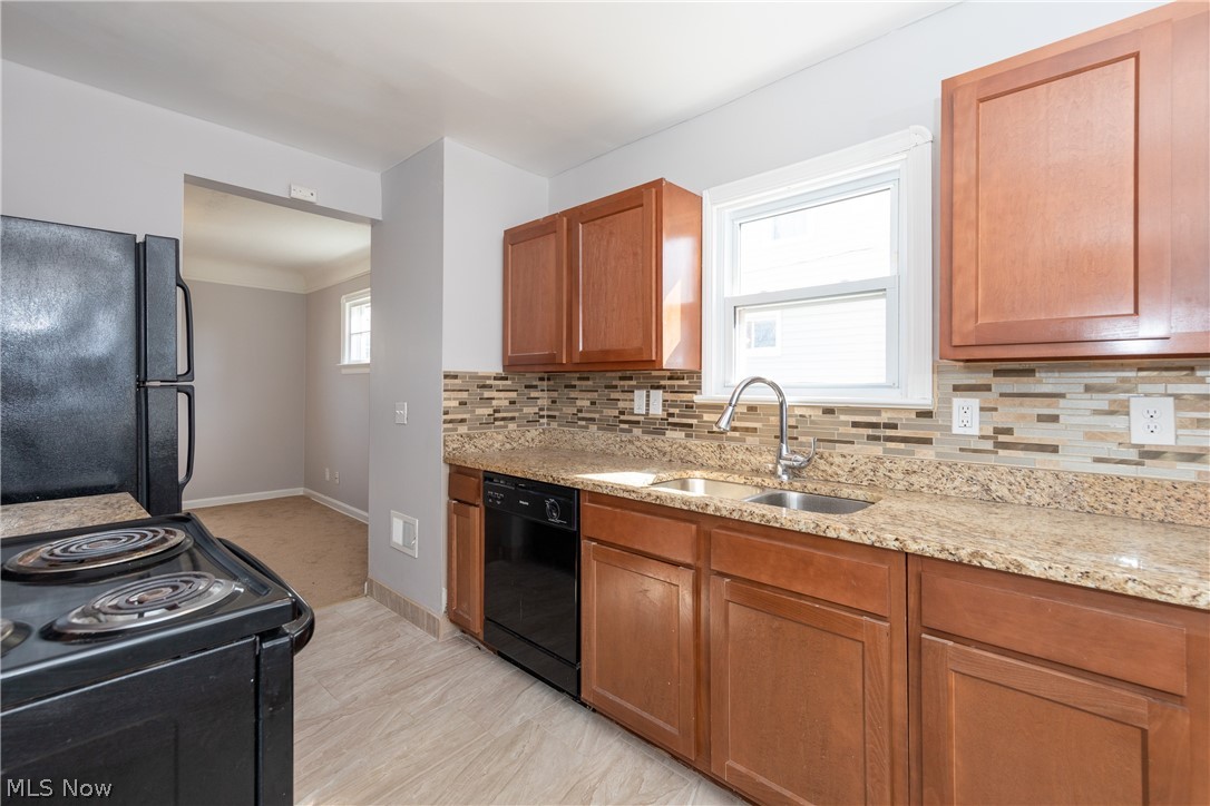 1408 Gordon Road Cleveland, OH 44124 - Photo 8 of 30