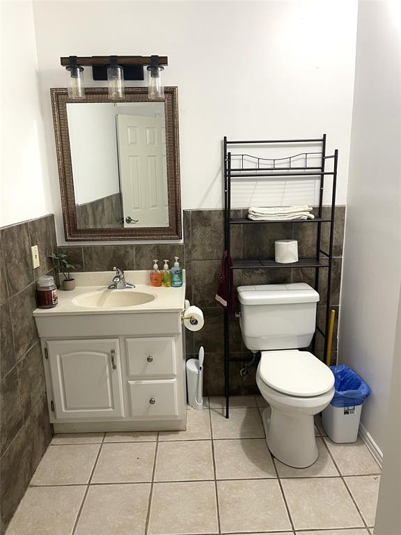 448 Audra Circle Rhome, TX 76078 - Photo 23 of 28 Half bath