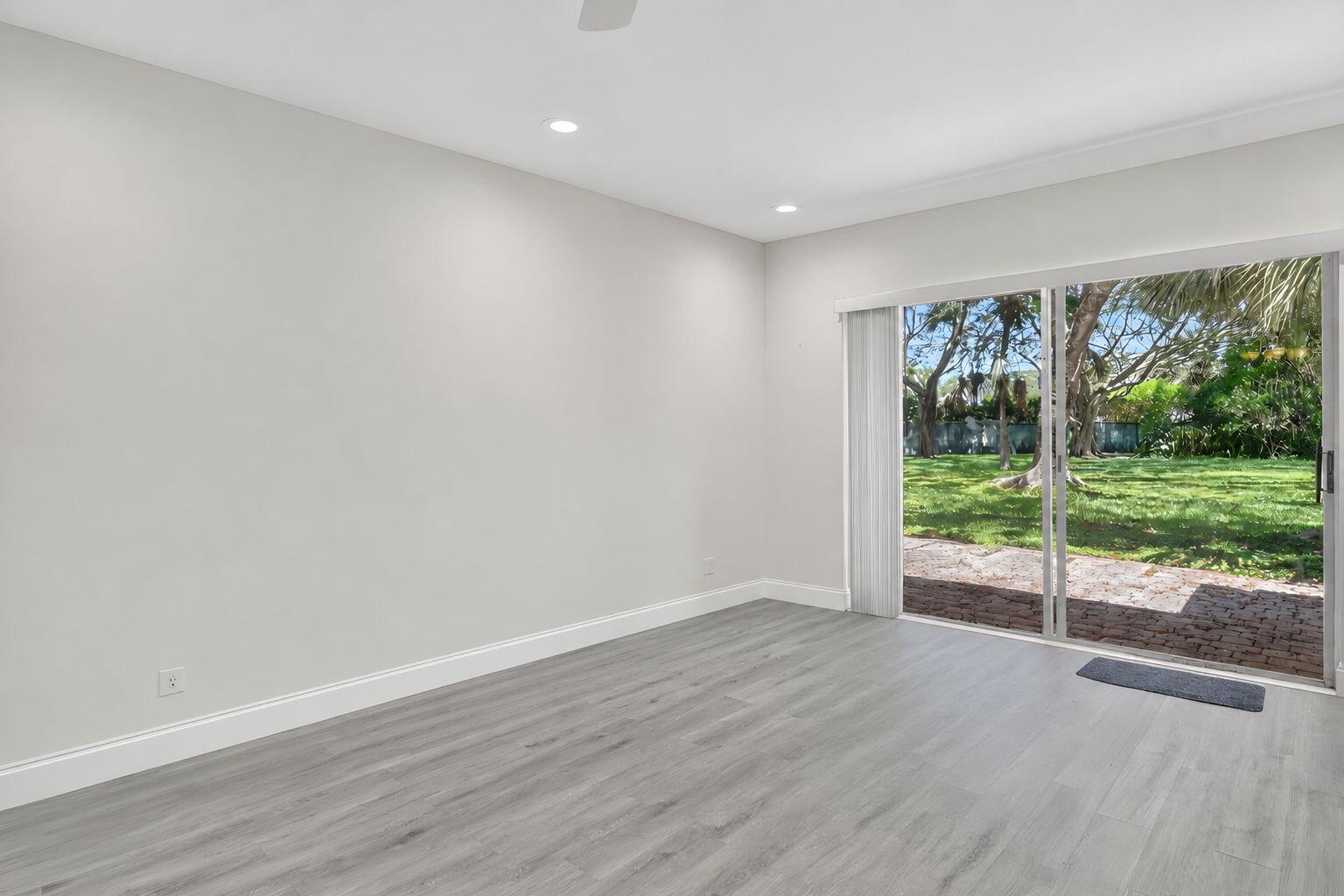 20846 Vinesta Circle Boca Raton, FL 33433 - Photo 10 of 36 Living Room