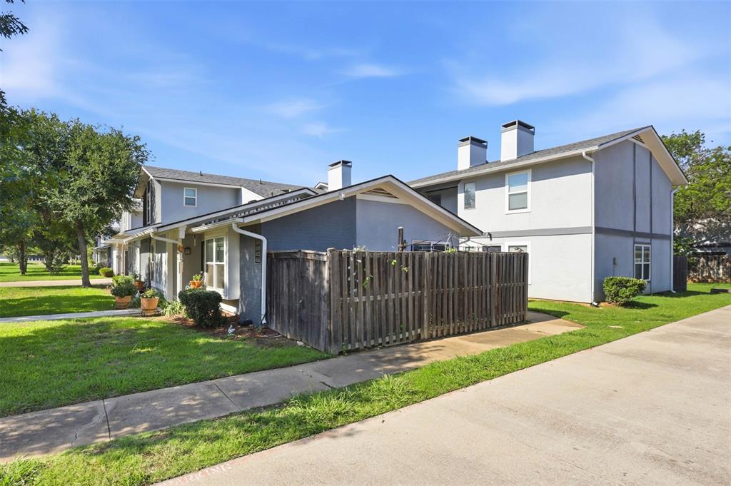 612 Ridgeline Drive Hurst, TX 76053 - Photo 2 of 26