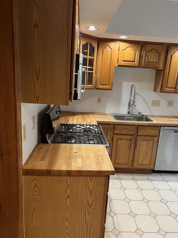 7 Gorham Road, Unit 2L Medford, MA 02155 - Photo 2 of 28