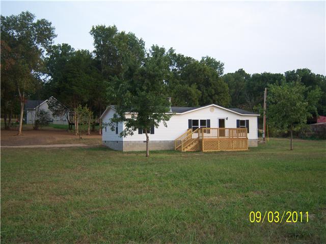 1074 Old Rome Pike Lebanon, TN 37087 - Photo 3 of 18 LARGE NEW FRONT DECK