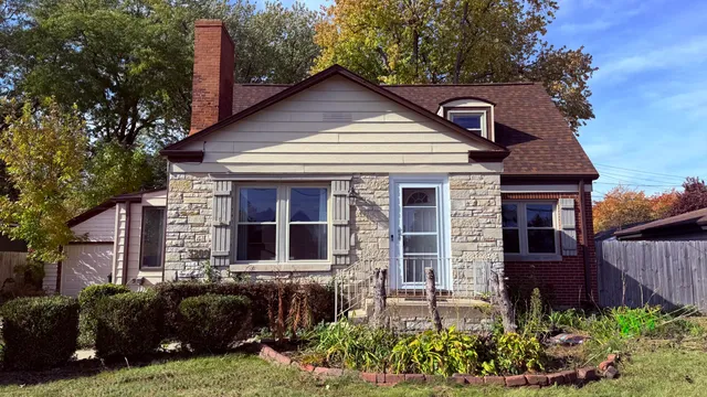 $282,500 | 3200 North Main Street, Racine, WI 53402