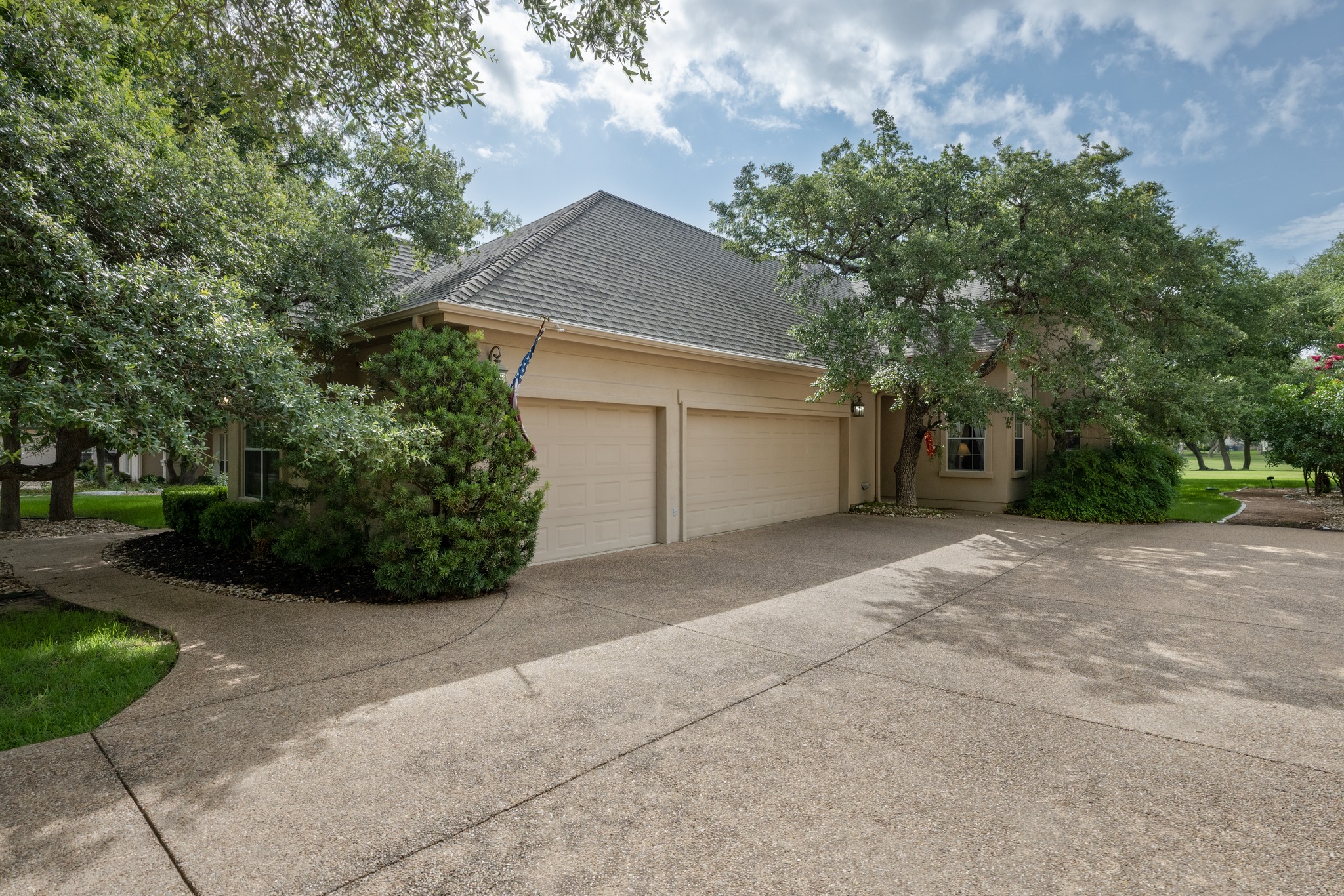29 Meadows End Georgetown, TX 78628 - Photo 4 of 38 a view of a house with a yard and garage