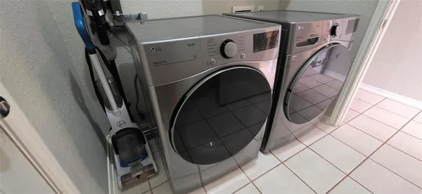 a close up view of washer and dryer