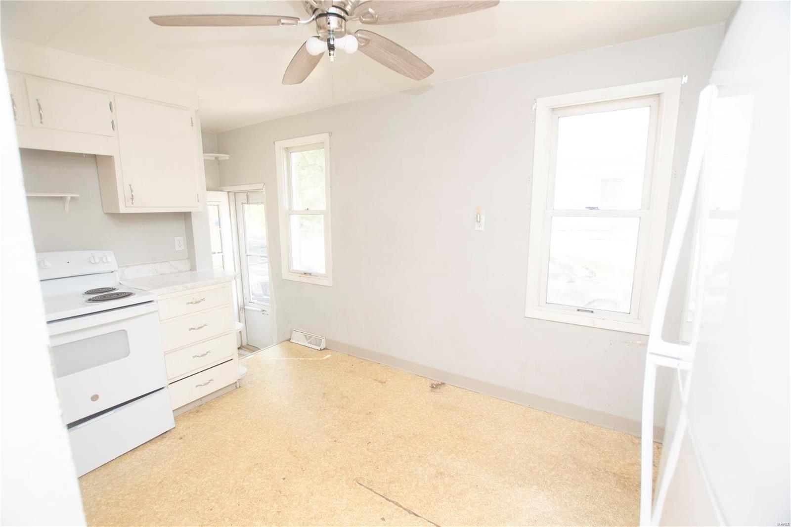 507 Doerr Street Roxana, IL 62084 - Photo 4 of 12