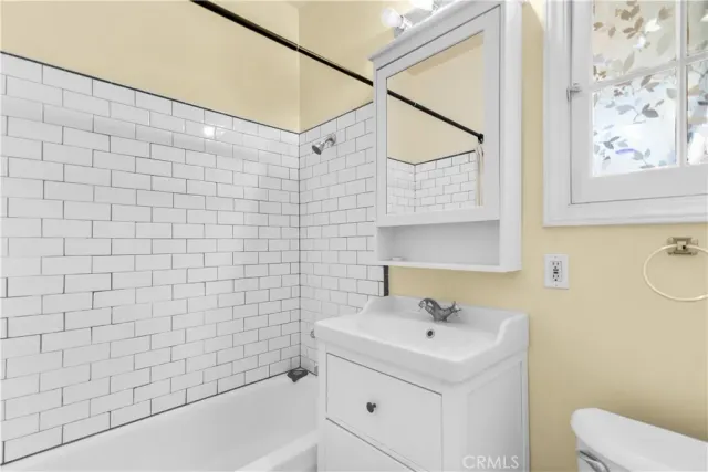 $2,645 | 743 East Villa Street, Pasadena, CA 91101