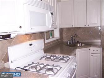 42 Miry Brook Road Hamilton Square, NJ 08690 - Photo 5 of 9