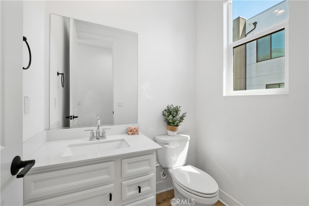 154 Keeper Irvine, CA 92618 - Photo 15 of 42 a bathroom with a sink mirror vanity and toilet