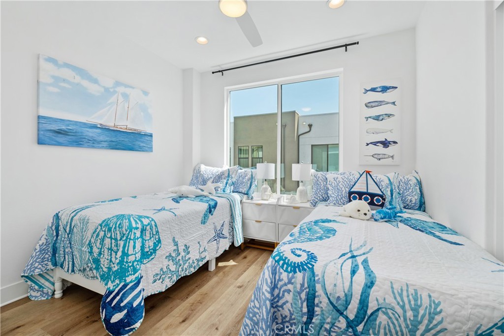 154 Keeper Irvine, CA 92618 - Photo 23 of 42 a bedroom with bed and a window