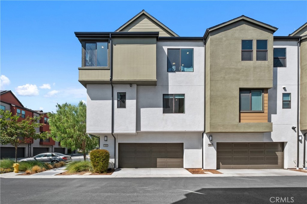 154 Keeper Irvine, CA 92618 - Photo 31 of 42 a front view of a house with a yard and garage
