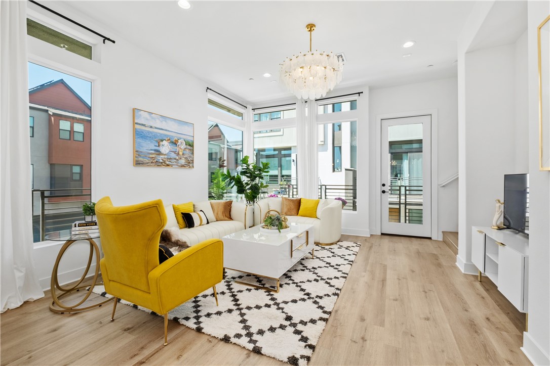 154 Keeper Irvine, CA 92618 - Photo 5 of 42 a living room with patio furniture and a flat screen tv