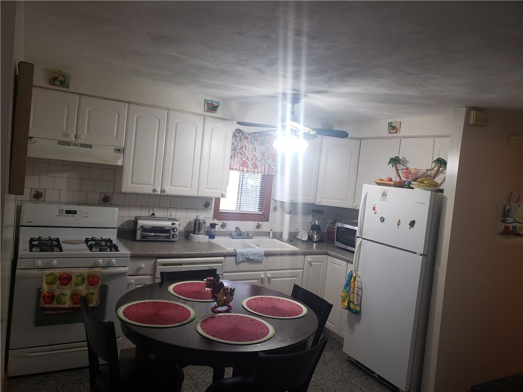 57 Ridgeway Avenue Providence, RI 02909 - Photo 18 of 23