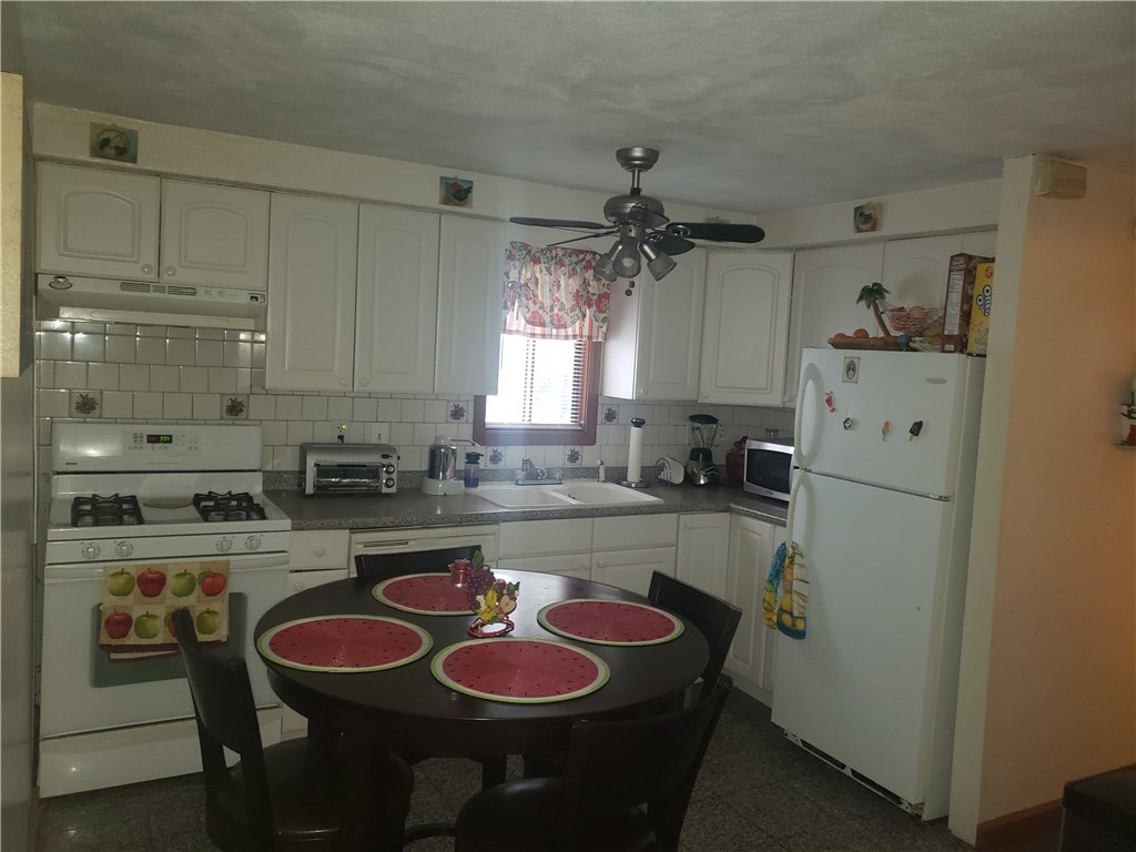 57 Ridgeway Avenue Providence, RI 02909 - Photo 4 of 23