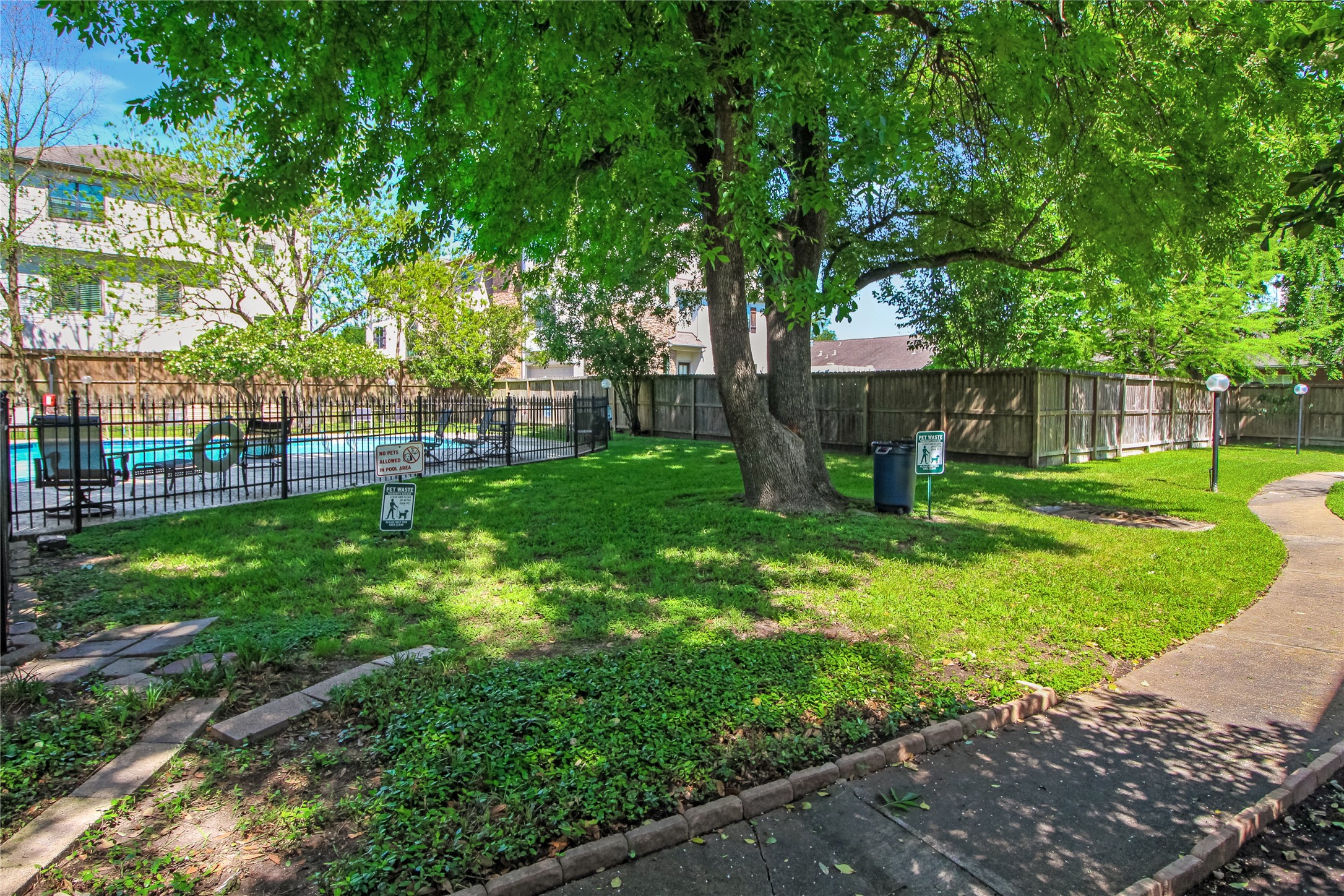 1500 Sandy Springs Road, Unit 69 Houston, TX 77042 - Photo 28 of 32 Courtyard Area by Pool