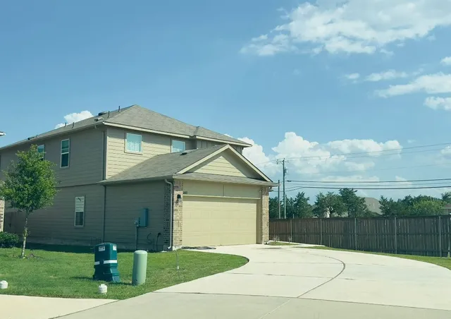 $2,150 | 14001 Prasky Trail, Elgin, TX 78621