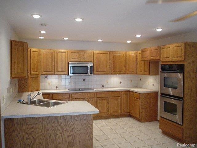 43805 Willis Road Belleville, MI 48111 - Photo 4 of 20 Large kitchen