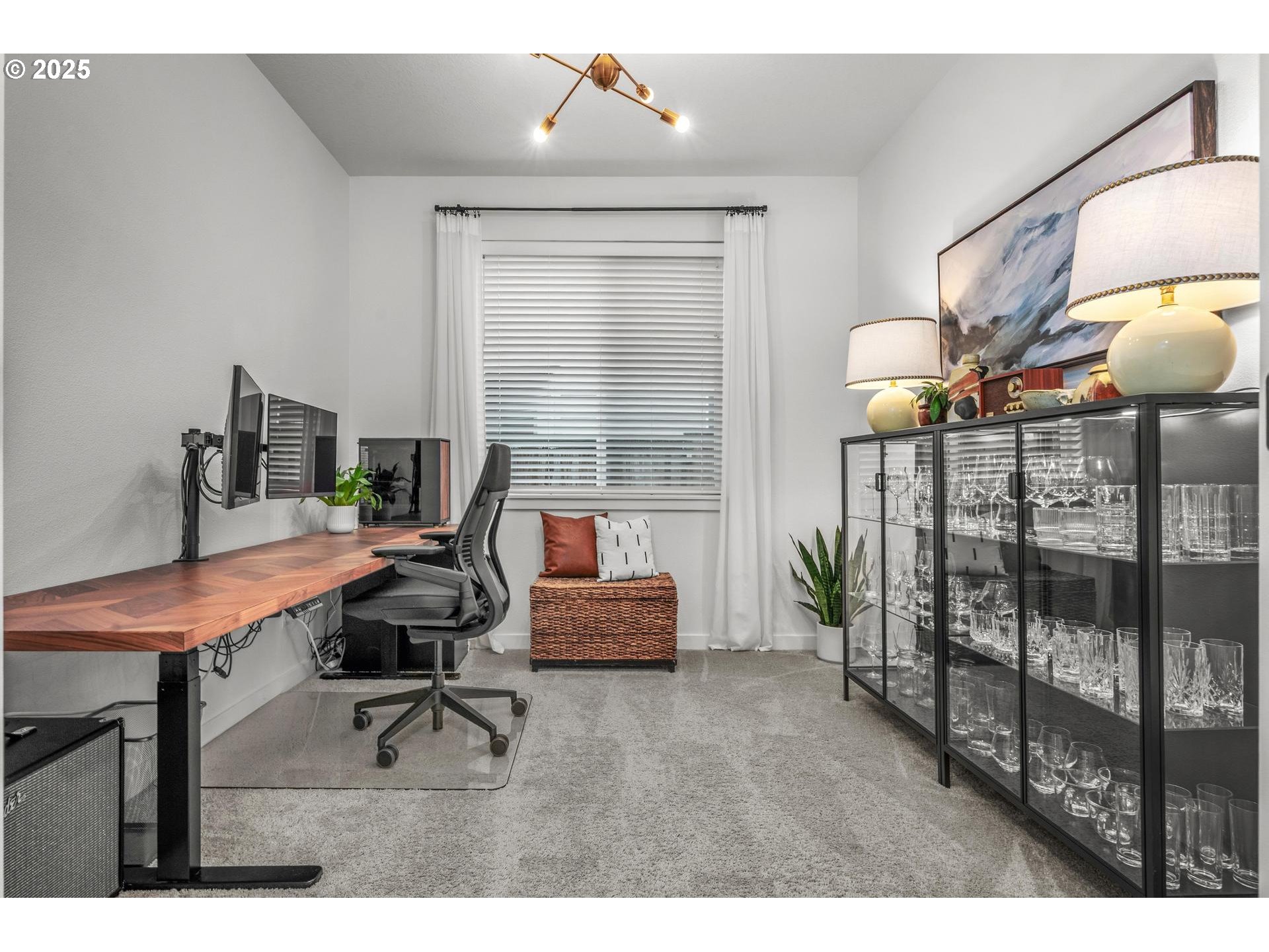 2427 South Linden Street Cornelius, OR 97113 - Photo 15 of 37 a workspace with furniture