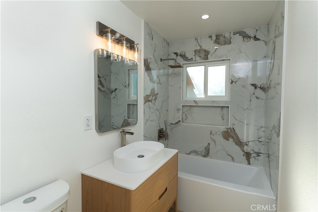 8326 Greenpoint Avenue Riverside, CA 92503 - Photo 9 of 21