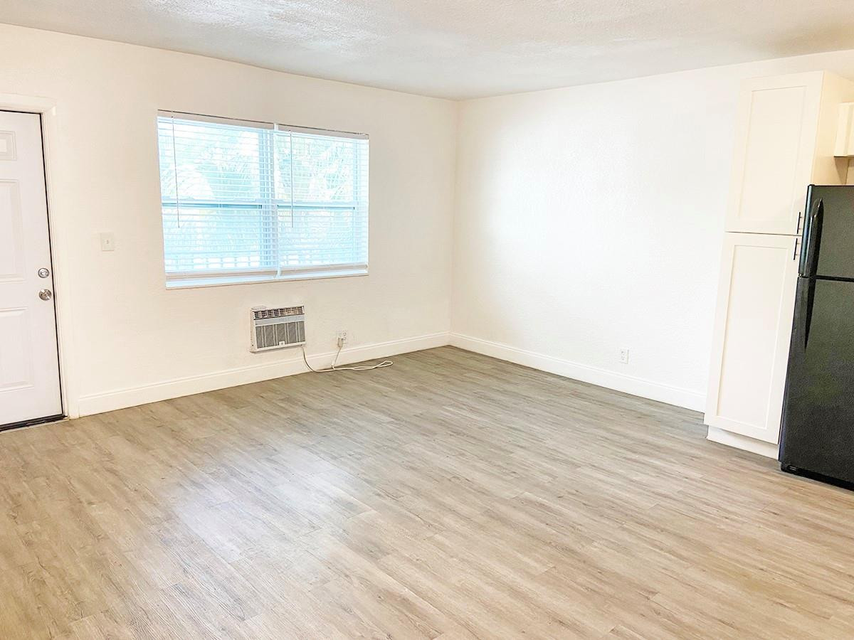 240 Southwest 8th Street, Unit 10 Pompano Beach, FL 33060 - Photo 4 of 16 Photo 4