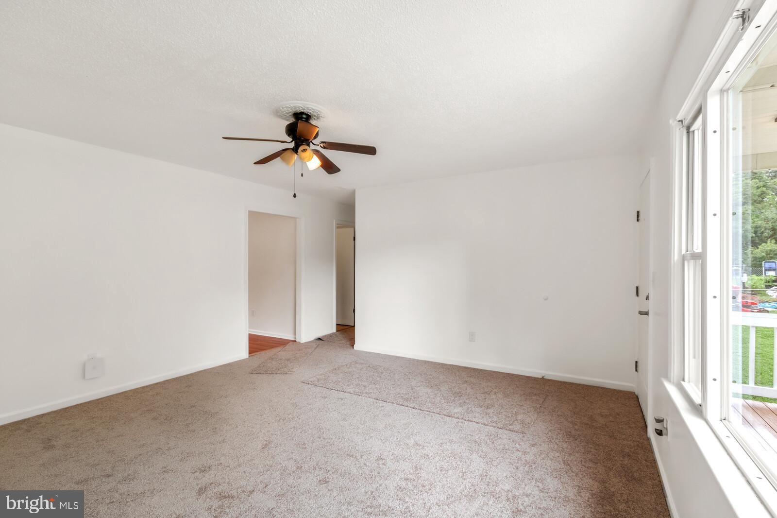 18 Lea Road Colonial Beach, VA 22443 - Photo 8 of 26 Living Room