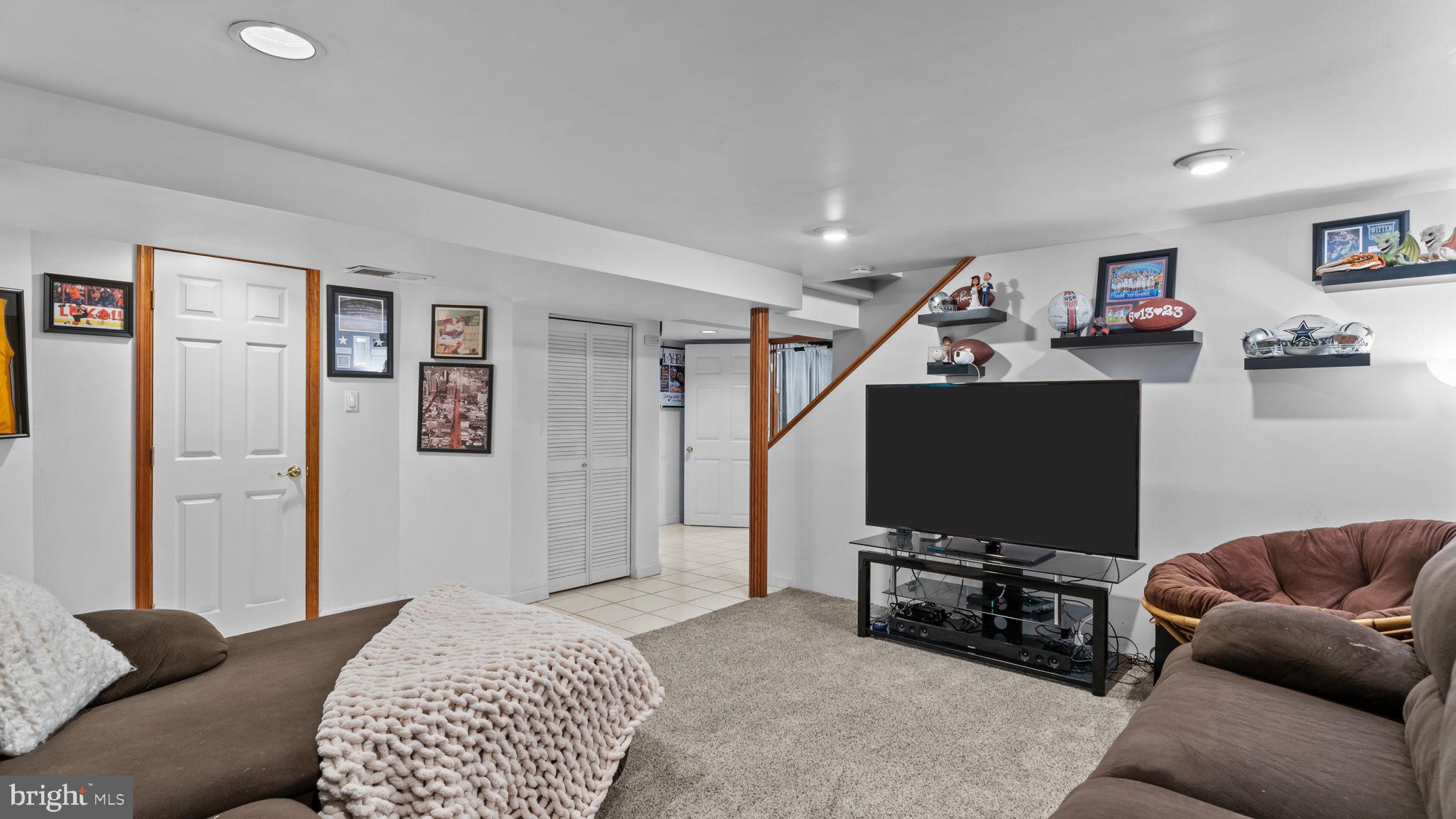 526 Palmer Road Conshohocken, PA 19428 - Photo 22 of 31 a living room with furniture and a flat screen tv