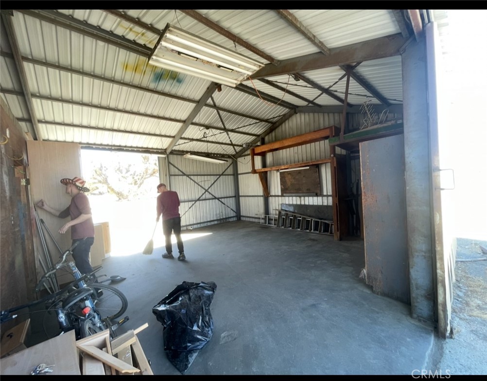 2845 Del Rosa Road Phelan, CA 92371 - Photo 9 of 15 Garage #2