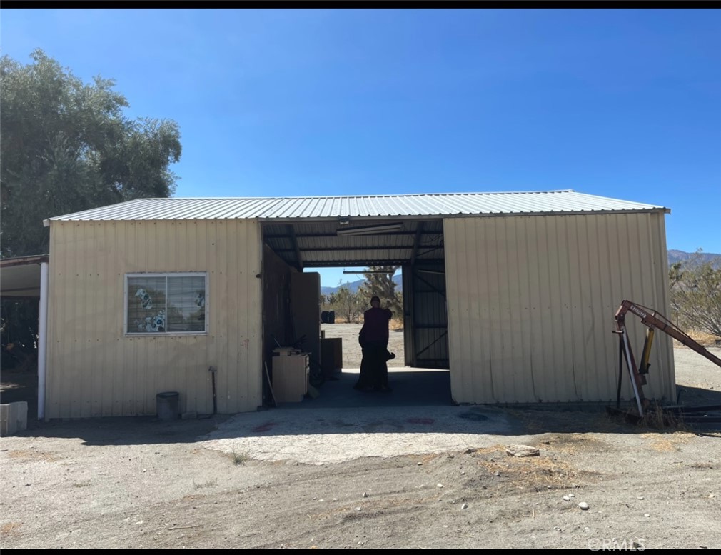 2845 Del Rosa Road Phelan, CA 92371 - Photo 10 of 15 Garage #3