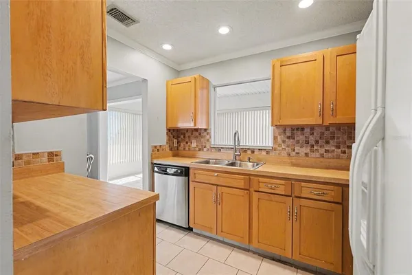 $122,500 | 401 Finchley Court, Unit A, Sun City Center, FL 33573