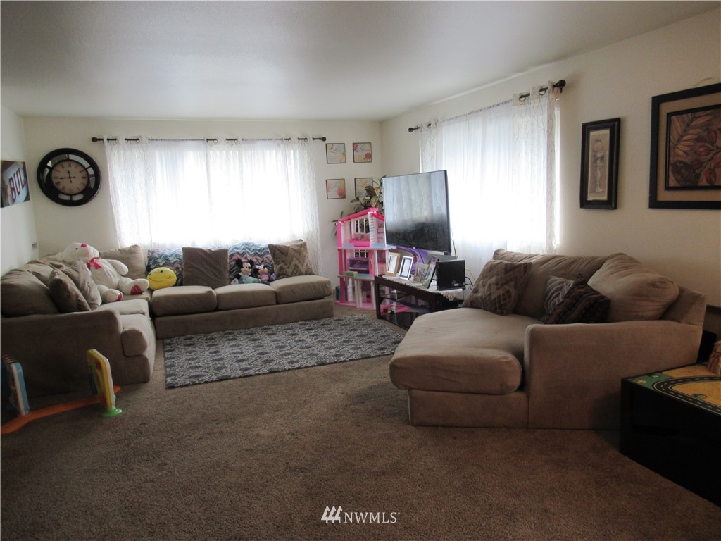 3314 Rockefeller Avenue Everett, WA 98201 - Photo 4 of 21