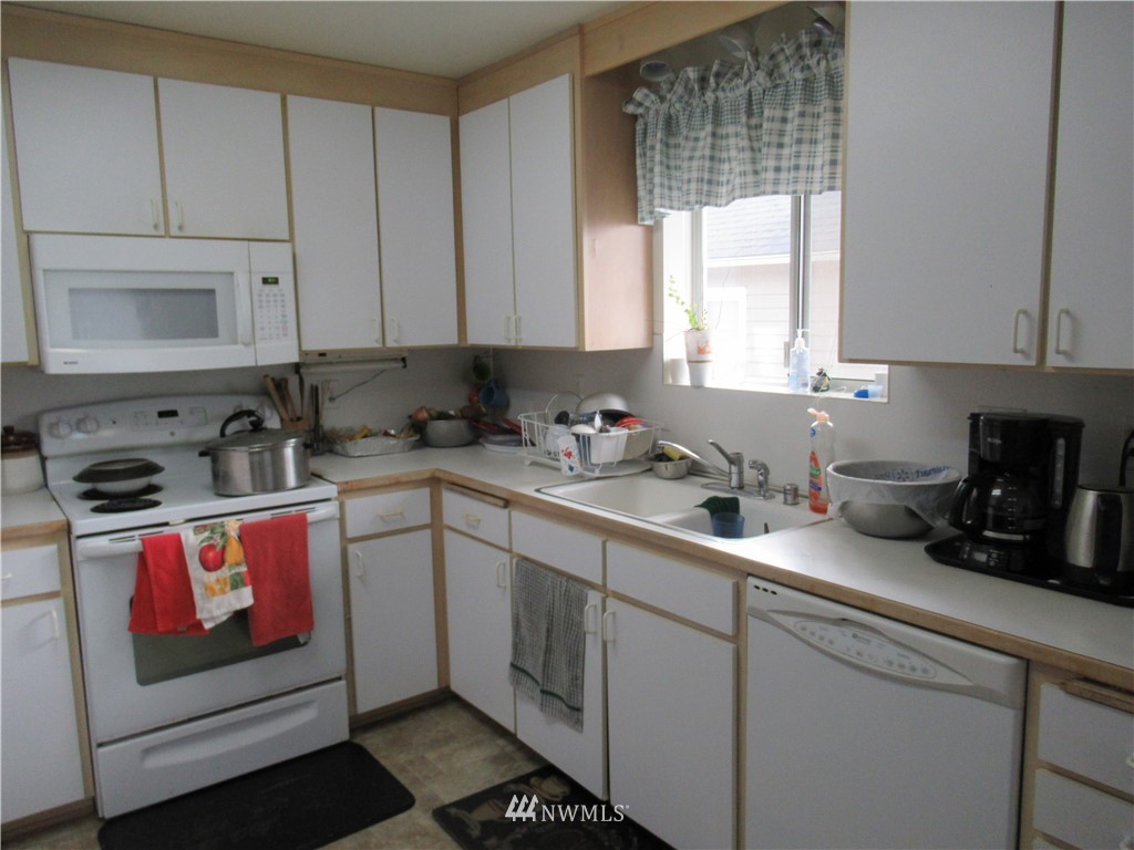 3314 Rockefeller Avenue Everett, WA 98201 - Photo 7 of 21