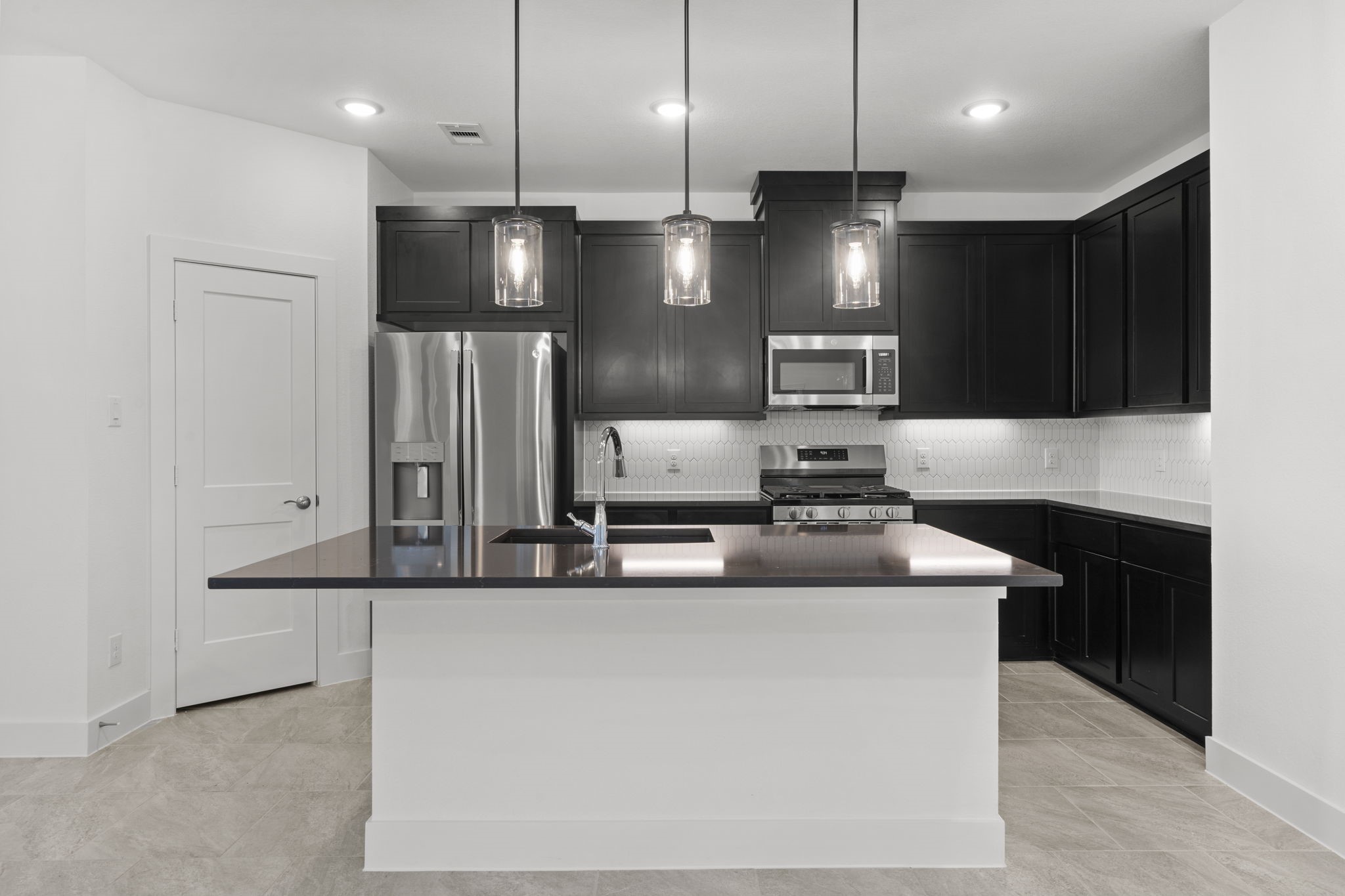 5231 Celestial Court Iowa Colony, TX 77583 - Photo 15 of 37 a large kitchen with stainless steel appliances kitchen island a large island in the center