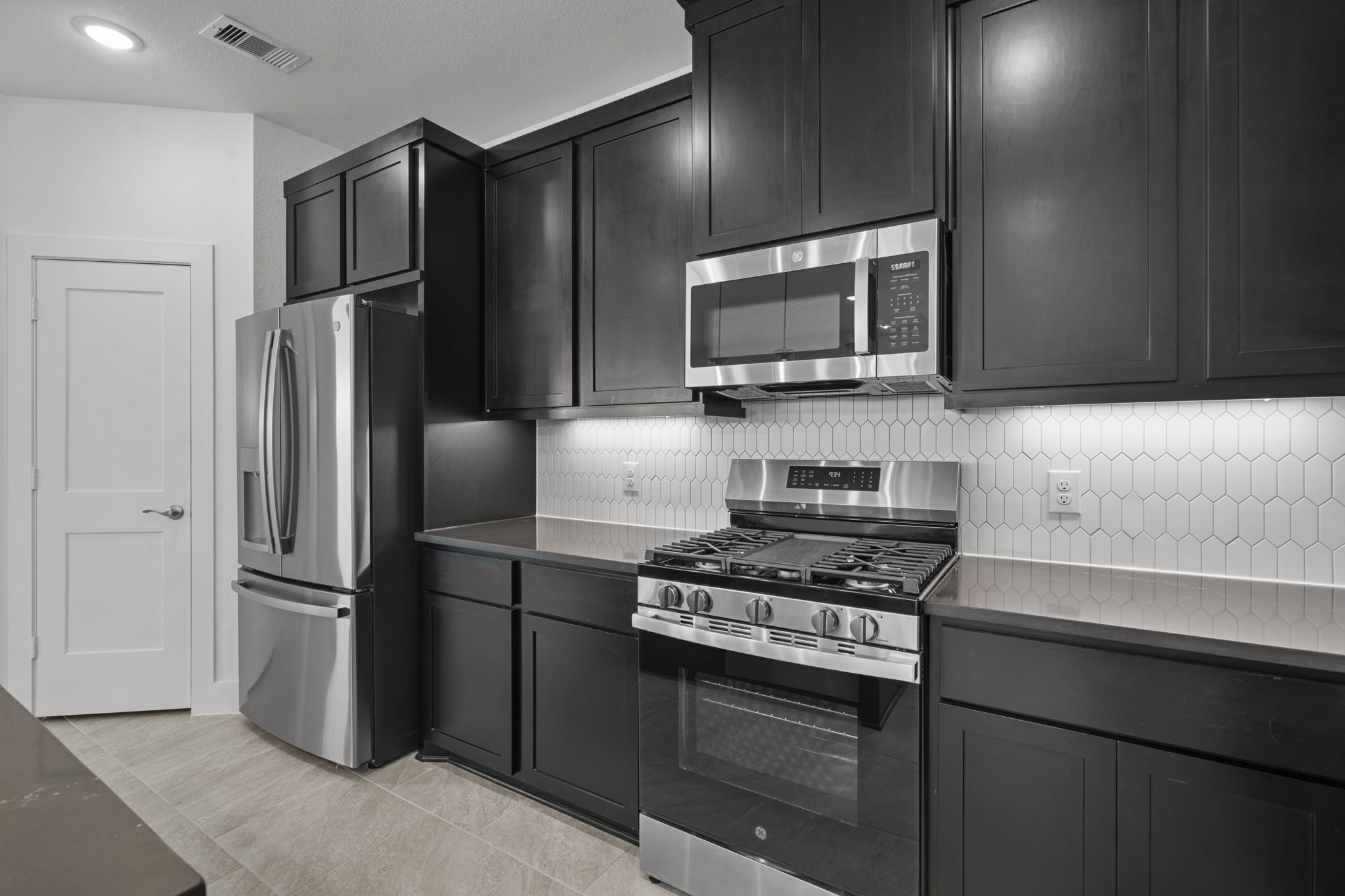 5231 Celestial Court Iowa Colony, TX 77583 - Photo 17 of 37 a kitchen with a refrigerator stove and microwave