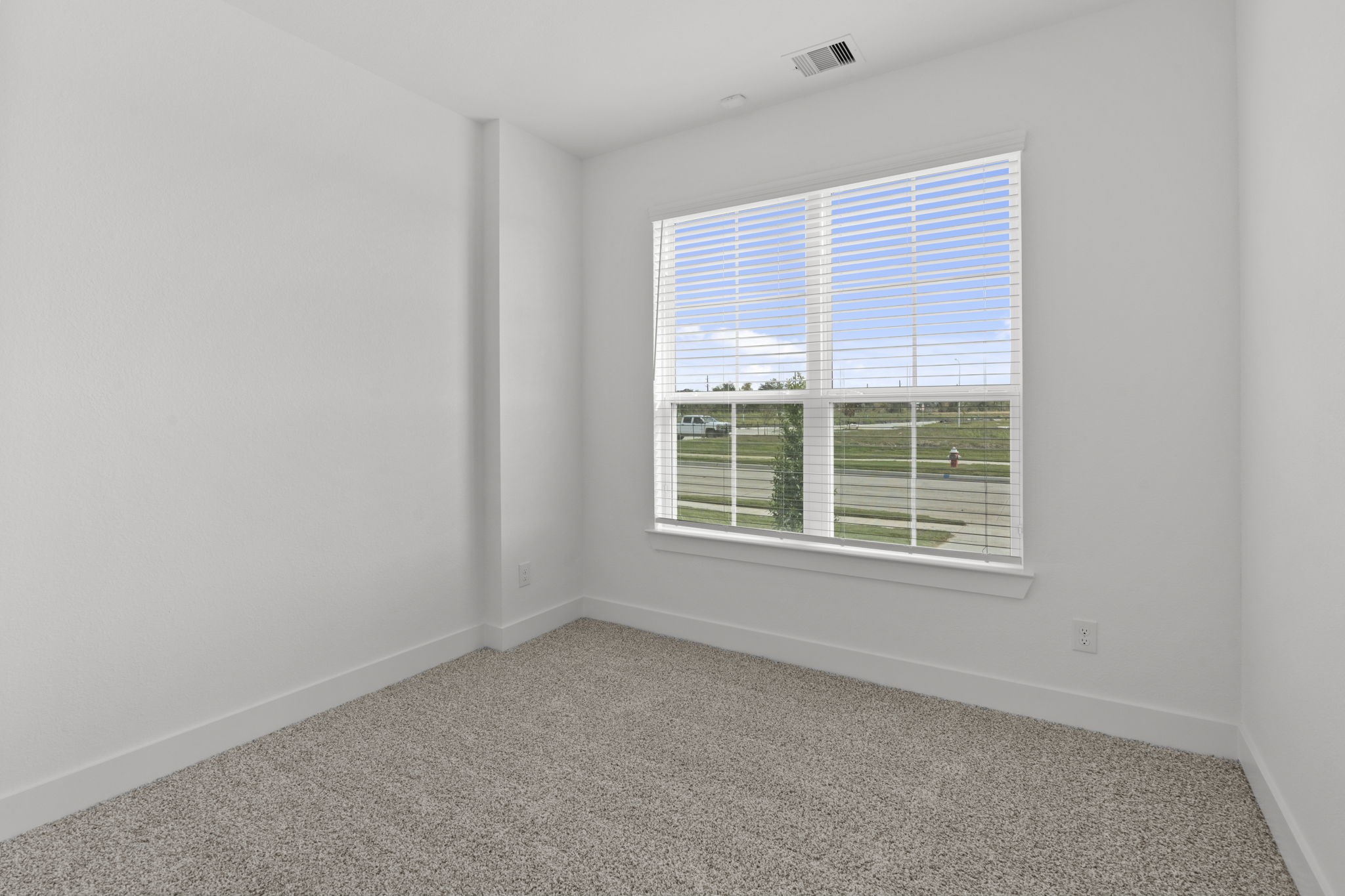 5231 Celestial Court Iowa Colony, TX 77583 - Photo 7 of 37 an empty room with a window
