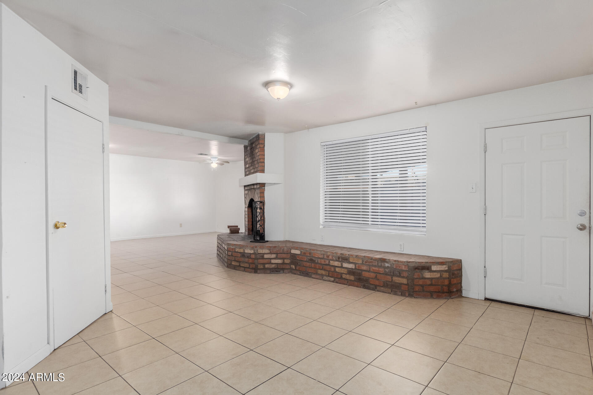 2730 West Ruth Avenue Phoenix, AZ 85051 - Photo 7 of 45 0010-07-Ruth