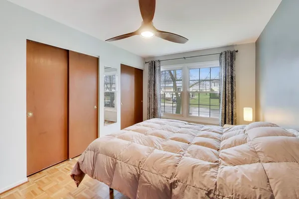 $550,000 | 2819 North Kennicott Avenue, Arlington Heights, IL 60004
