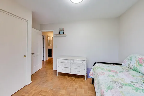 $550,000 | 2819 North Kennicott Avenue, Arlington Heights, IL 60004