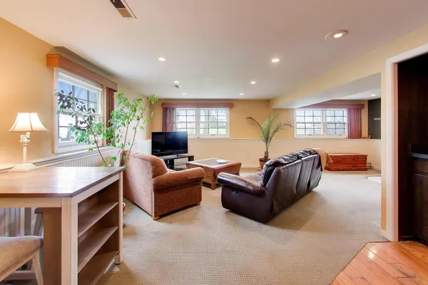 $550,000 | 2819 North Kennicott Avenue, Arlington Heights, IL 60004