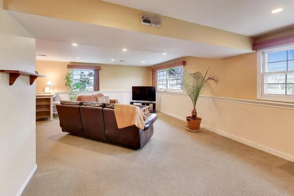 $550,000 | 2819 North Kennicott Avenue, Arlington Heights, IL 60004