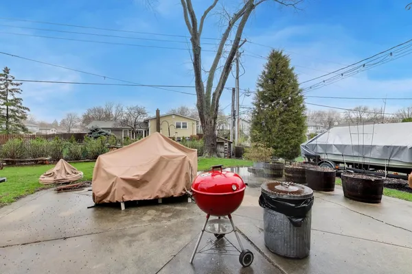 $550,000 | 2819 North Kennicott Avenue, Arlington Heights, IL 60004