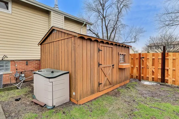 $550,000 | 2819 North Kennicott Avenue, Arlington Heights, IL 60004