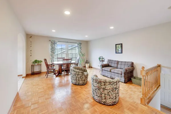 $550,000 | 2819 North Kennicott Avenue, Arlington Heights, IL 60004