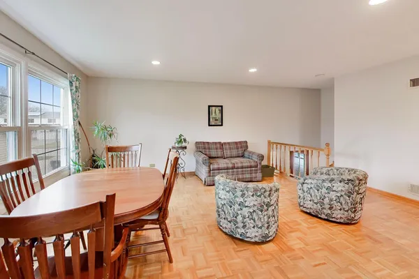 $550,000 | 2819 North Kennicott Avenue, Arlington Heights, IL 60004