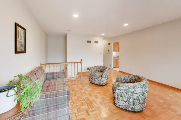 $550,000 | 2819 North Kennicott Avenue, Arlington Heights, IL 60004