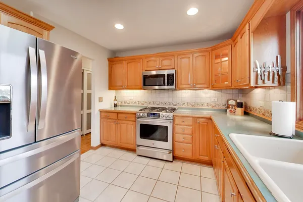 $550,000 | 2819 North Kennicott Avenue, Arlington Heights, IL 60004