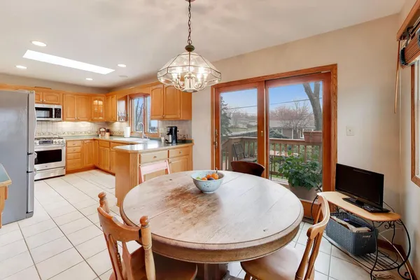 $550,000 | 2819 North Kennicott Avenue, Arlington Heights, IL 60004