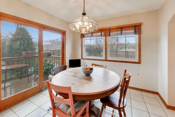$550,000 | 2819 North Kennicott Avenue, Arlington Heights, IL 60004