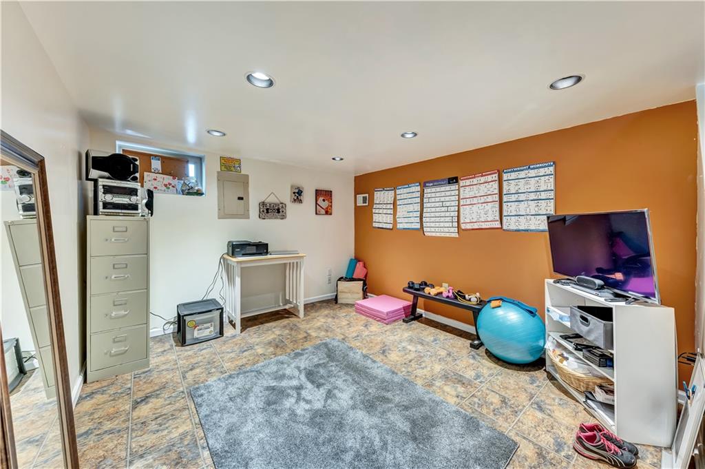 190 William Circle McKees Rocks, PA 15136 - Photo 17 of 22 Gallery Image 17