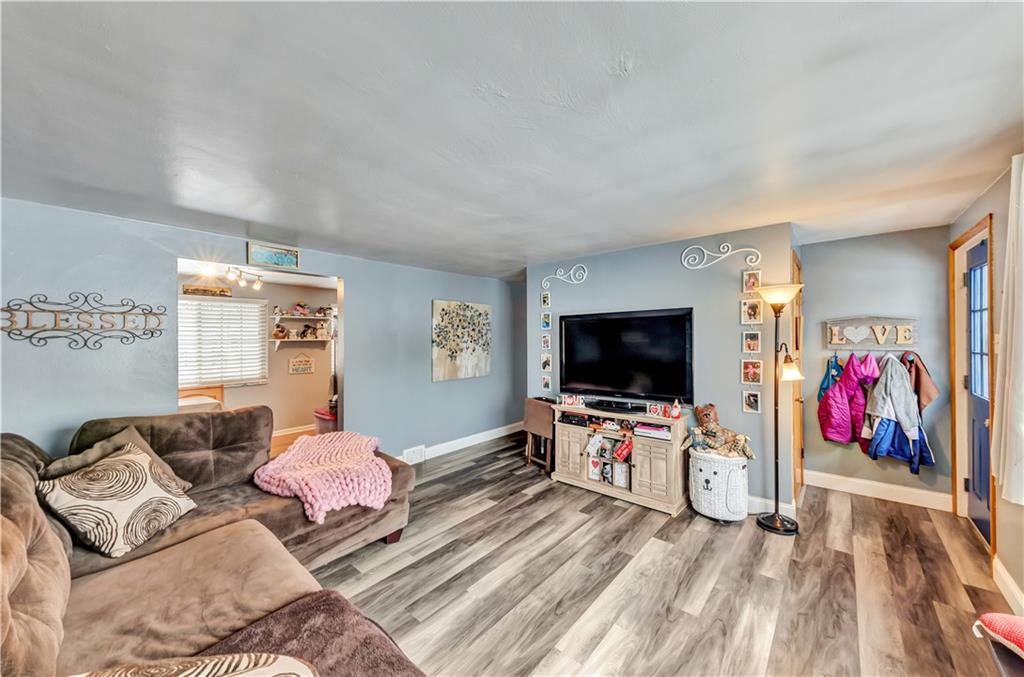 190 William Circle McKees Rocks, PA 15136 - Photo 4 of 22 Gallery Image 4
